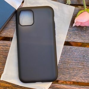 iPhone 11 Pro bundle Screen protector & matte case